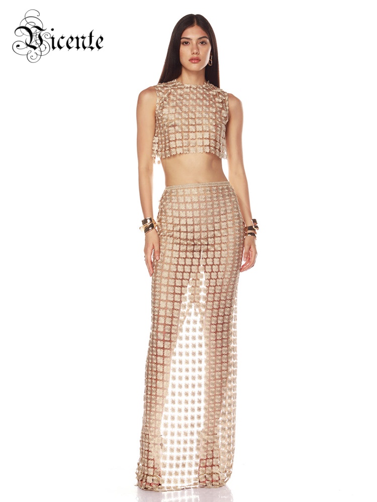 Crop Top Crochet - طقم بلوزة قصيرة وتنورة شفافة باللون