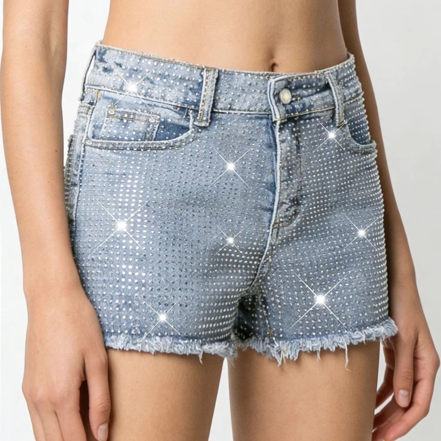 Shorts Denim Frayed - شورت جينز أزرق مرصع بالكامل بالجواهر