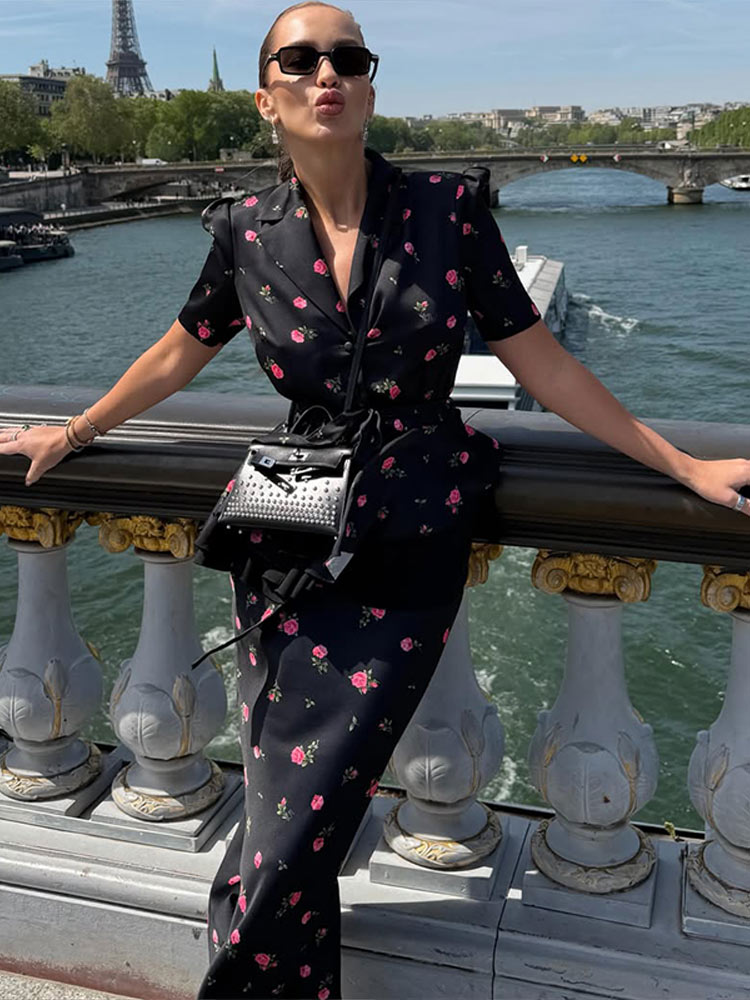 طقم بليزر وتنورة بنقشة زهور لل - مراجعة Romper Floral Print وسعره