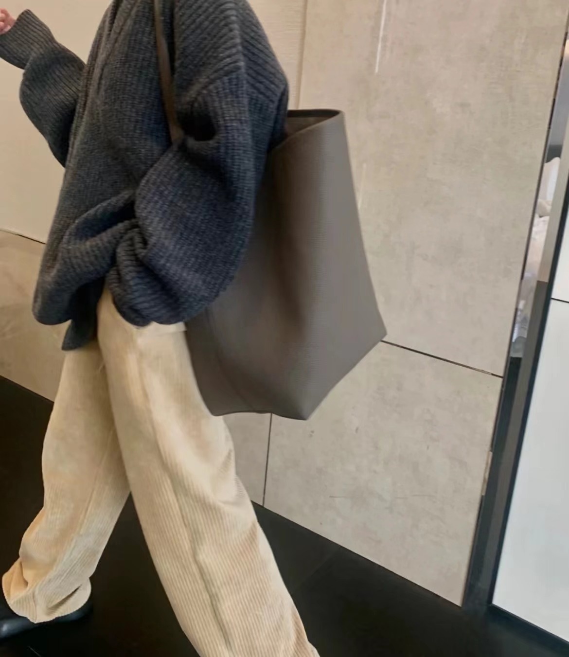 حقيبة من جلد البقر لفصلي الخري - مراجعة Tote Bag Beach وسعره