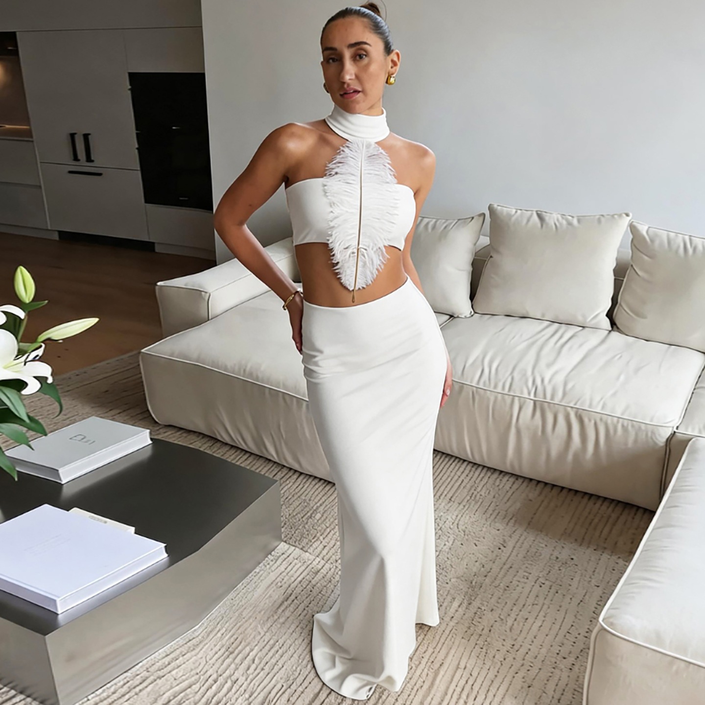 طقم نسائي أبيض مثير ضيق بتصميم - مراجعة Maxi Dress Halter وسعره