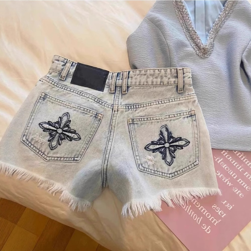 شورت جينز نسائي صيفي 2026 بتصم - مراجعة Shorts Denim Frayed وسعره