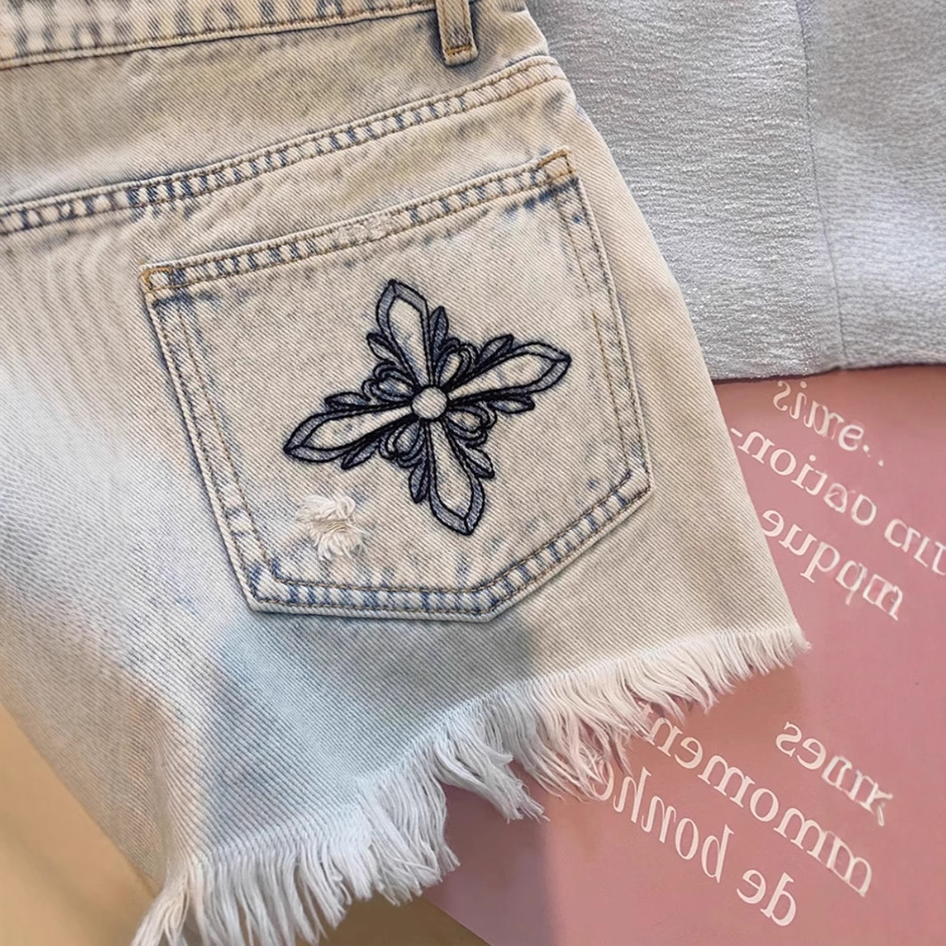 شورت جينز نسائي صيفي 2026 بتصم - مراجعة Shorts Denim Frayed وسعره