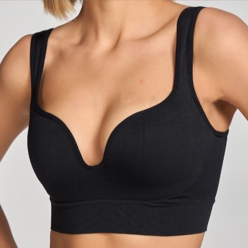 سترة رياضية ثلاثية الأبعاد قاب - مراجعة Bralette Triangle Set وسعره